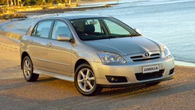 2005 toyoa corolla hatchback photo.